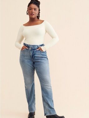High-Rise Straight Leg Jeans in Light Blue